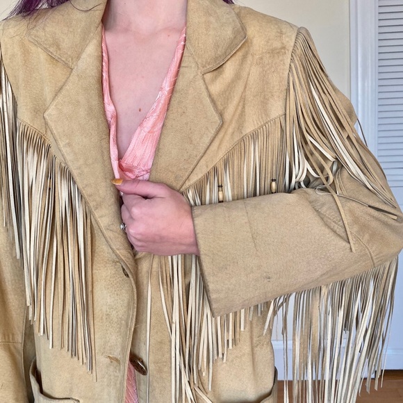 SOLD 80’s Tan Fringe Suede Leather Jacket Concho - Picture 6 of 13